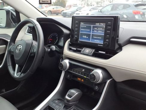 Used 2021 Toyota RAV4 XLE Premium image 24