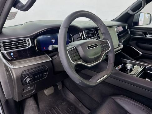 Used 2022 Jeep Wagoneer Series III w/ Premium Group I RWD image 9