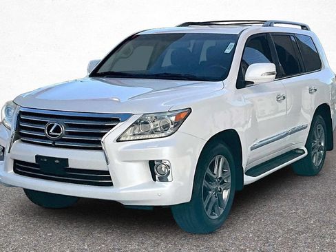 Used 2013 Lexus LX 570 4WD w/ Luxury Pkg image 4