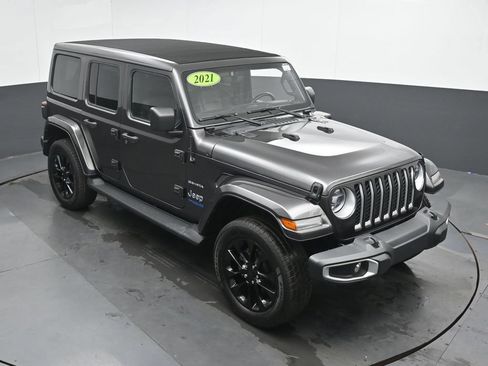 Used 2021 Jeep Wrangler Unlimited Sahara w/ Cold Weather Group AWD/4WD image 35