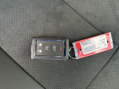 New 2025 Jeep Grand Cherokee Altitude image 26