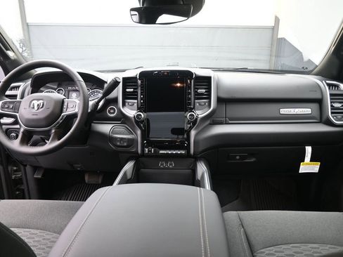 New 2026 RAM 2500 Big Horn AWD/4WD image 28