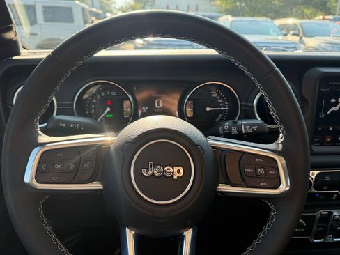 Used 2023 Jeep Wrangler Unlimited Sahara AWD/4WD image 28