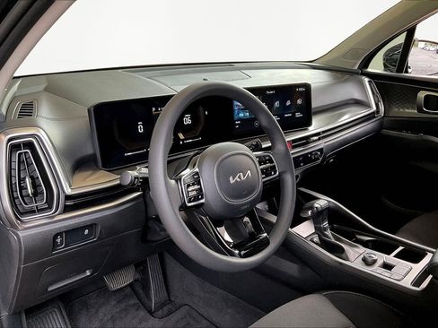 Used 2025 Kia Sorento LX image 16