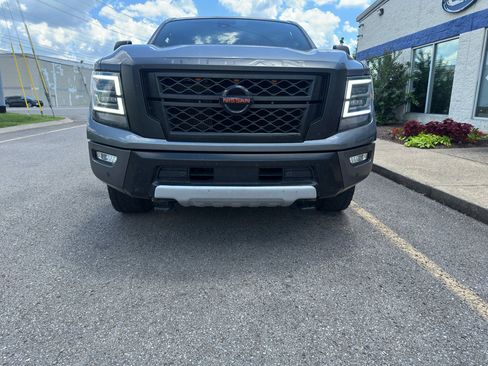 Used 2022 Nissan Titan PRO-4X AWD/4WD image 9