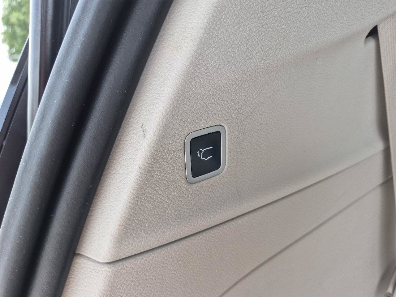 Used 2021 Chrysler Pacifica Touring-L FWD image 11