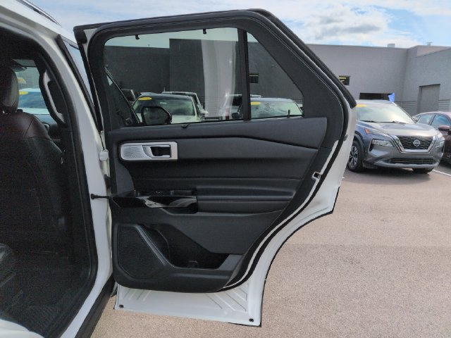 Certified 2023 Ford Explorer Platinum w/ Technology Package AWD/4WD image 16