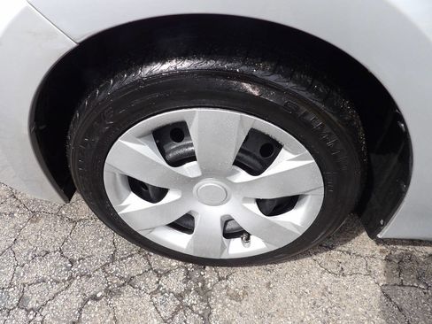 Used 2015 Toyota Corolla LE image 5