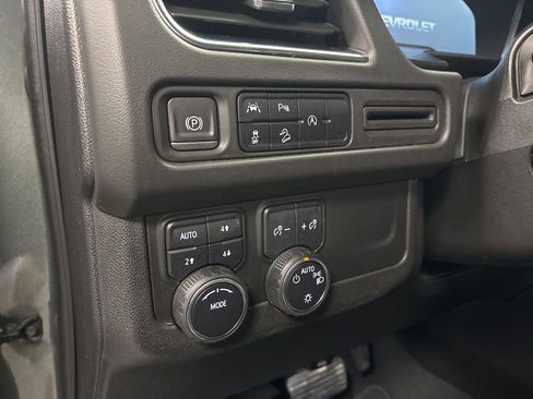 Used 2023 Chevrolet Suburban Premier image 15