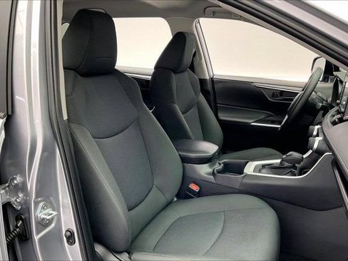 Used 2022 Toyota RAV4 LE AWD/4WD image 6