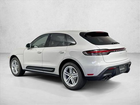 Certified 2025 Porsche Macan AWD/4WD image 3