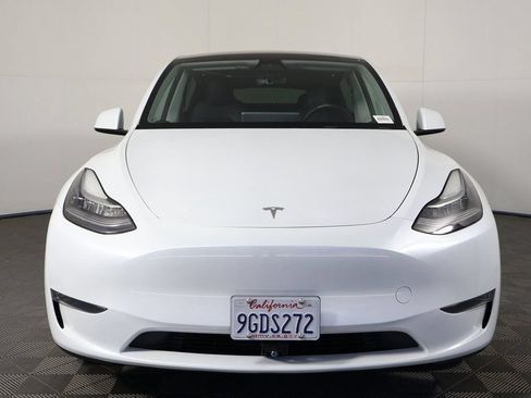 Used 2023 Tesla Model Y Long Range AWD/4WD image 2