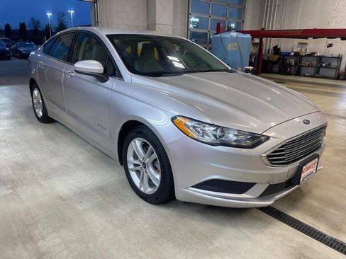 Used 2018 Ford Fusion S image 2