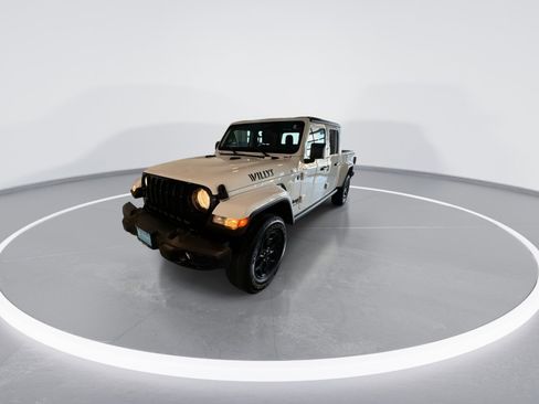 Used 2021 Jeep Gladiator Willys image 4