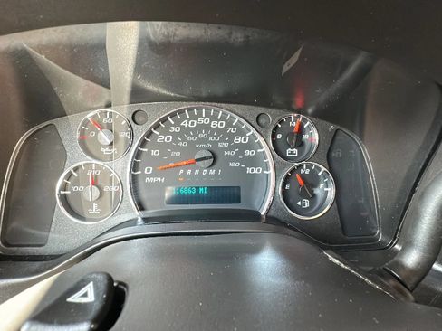 Used 2022 GMC Savana 2500 RWD image 12