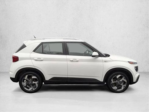 Certified 2025 Hyundai Venue SEL image 4