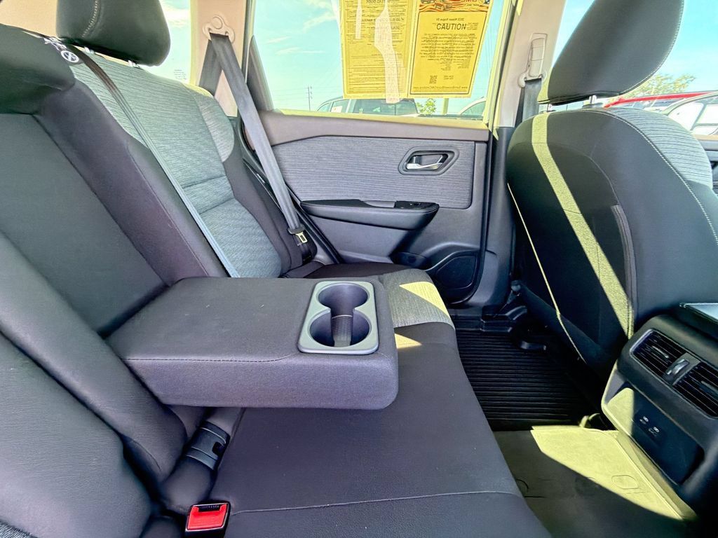 Used 2023 Nissan Rogue SV AWD/4WD image 16