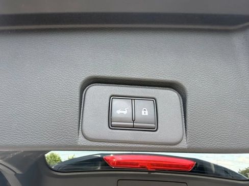 Used 2024 Nissan Rogue SV AWD/4WD image 9