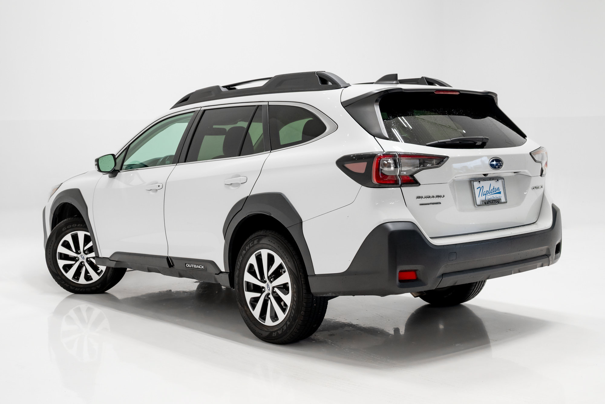 Used 2024 Subaru Outback Premium AWD/4WD image 3