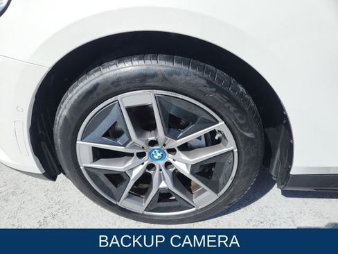 Used 2024 BMW i5 eDrive40i image 9