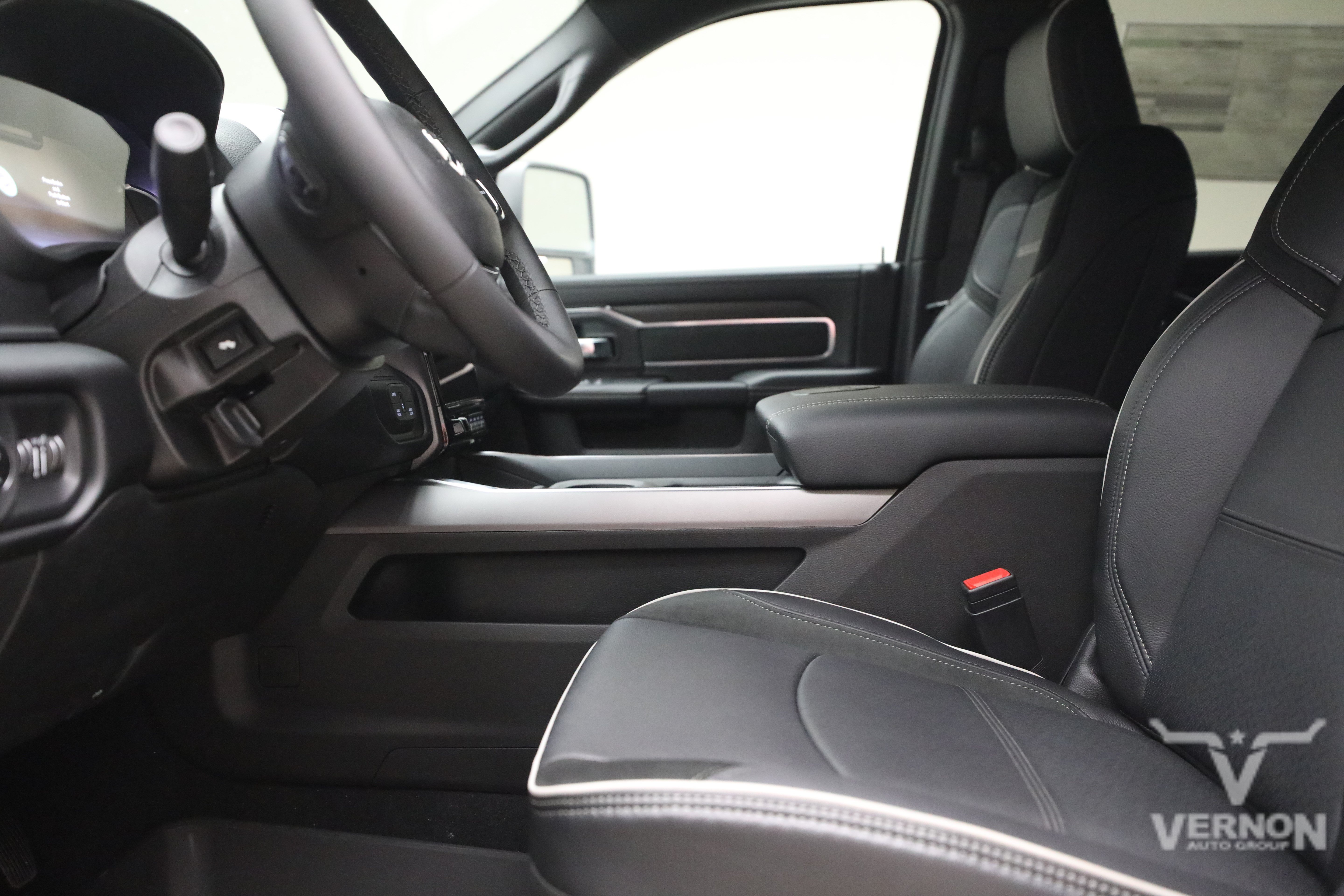 New 2026 RAM 3500 Laramie AWD/4WD image 10