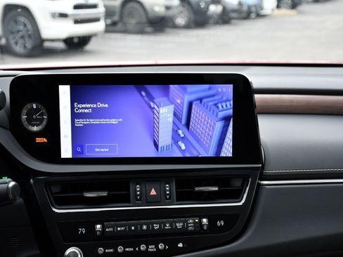 Used 2025 Lexus ES 300h Ultra Luxury image 28