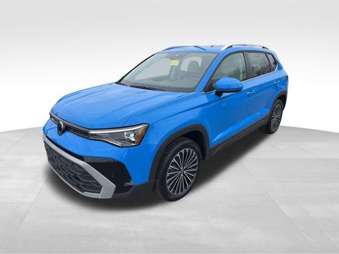 New 2026 Volkswagen Taos SE image 1
