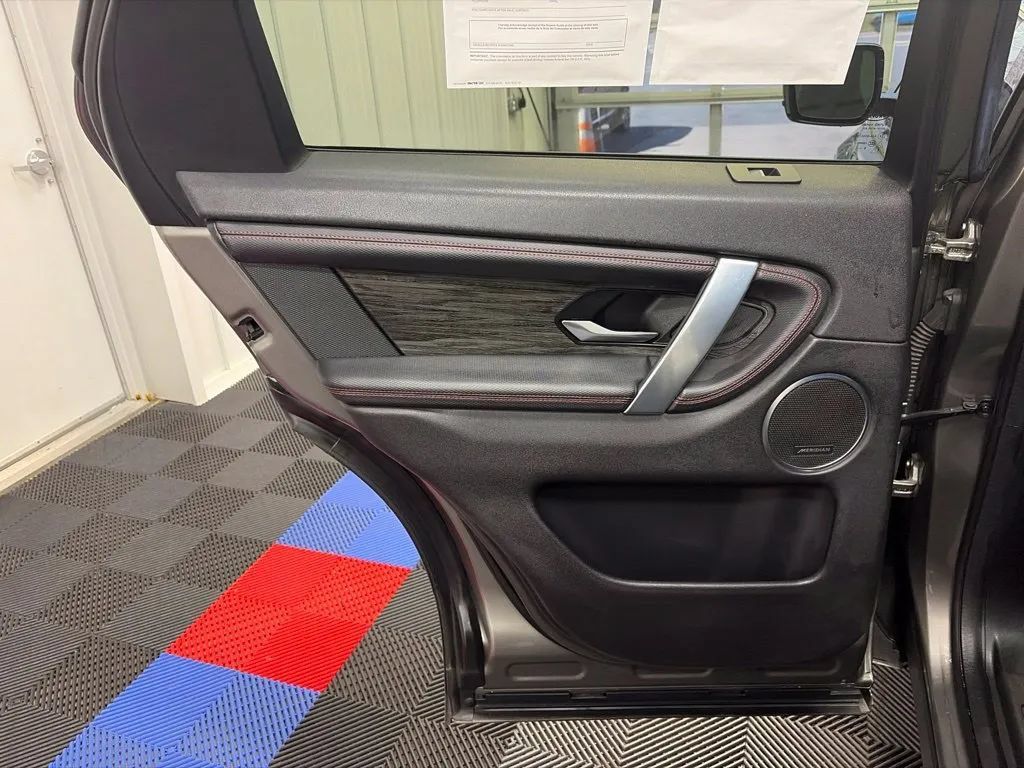 Used 2020 Land Rover Discovery Sport SE R-Dynamic AWD/4WD image 11