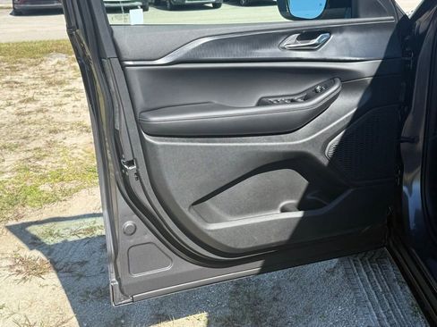 New 2025 Jeep Grand Cherokee Altitude image 27