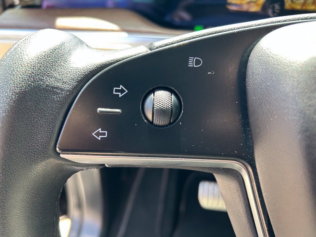 Used 2022 Tesla Model X AWD/4WD image 12