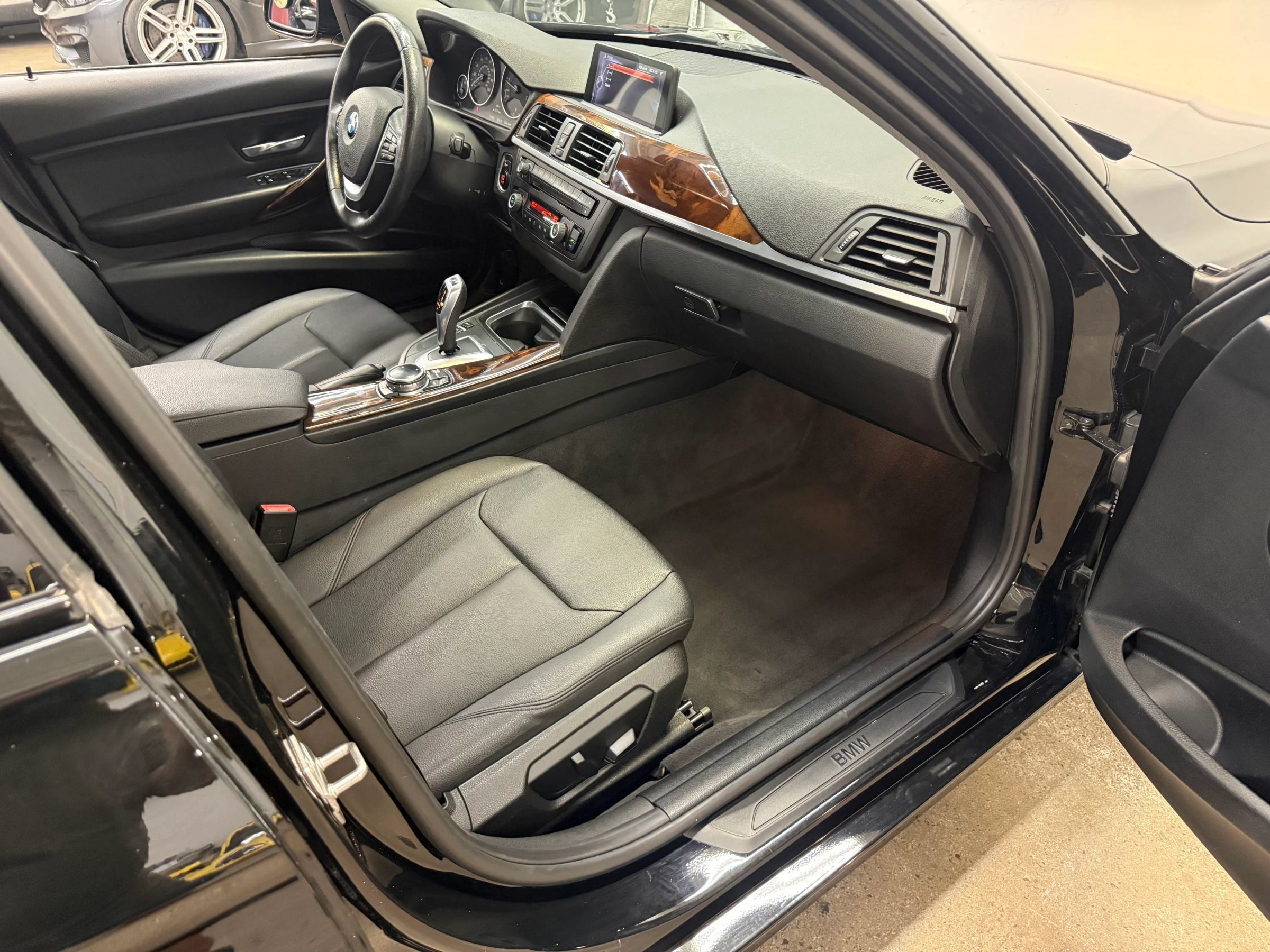 Used 2015 BMW 328i Sedan RWD image 24