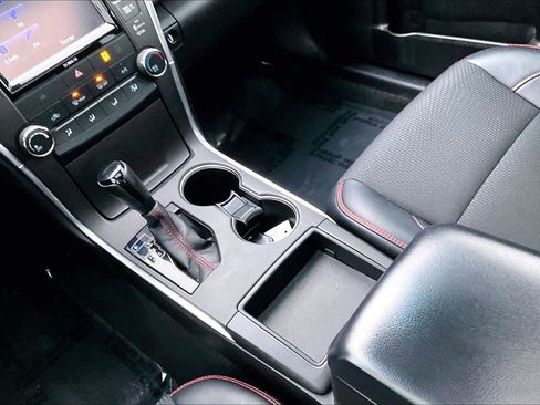 Used 2017 Toyota Camry XSE image 12