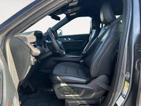 Used 2025 Ford Explorer ST-Line w/ ST-Line Street Pack image 15