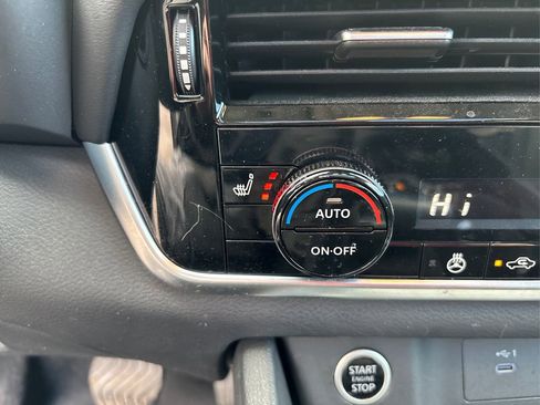 Used 2023 Nissan Rogue SV w/ SV Premium Package image 32