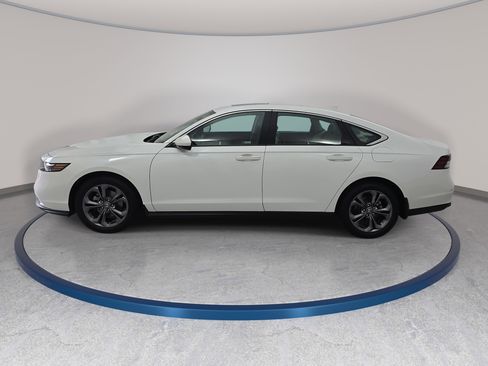 Used 2023 Honda Accord EX image 8
