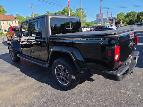 Used 2021 Jeep Gladiator Overland w/ Cold Weather Group AWD/4WD image 6