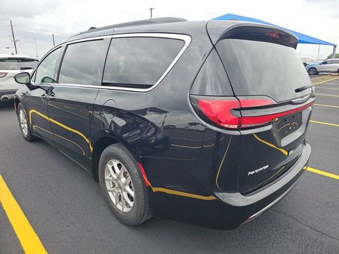 Used 2022 Chrysler Pacifica Touring-L FWD image 4