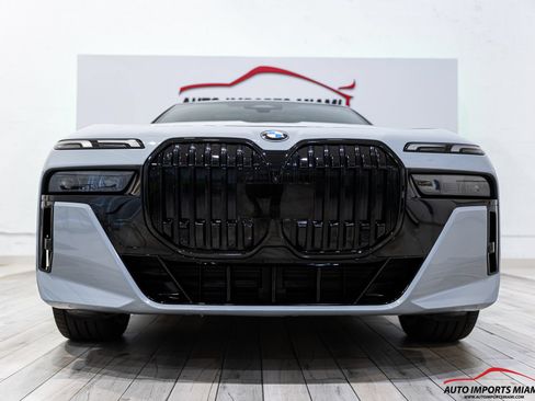 Used 2023 BMW 740i w/ Parking Assistance Package RWD image 32