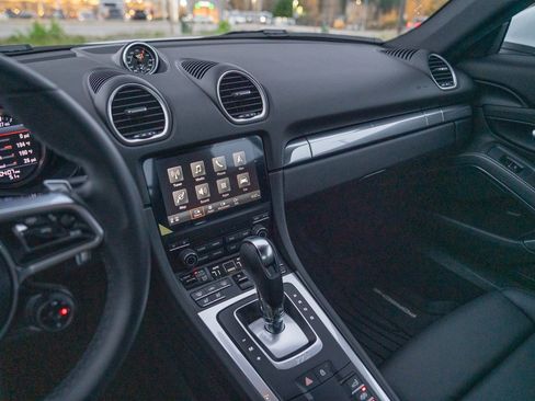 Used 2024 Porsche 718 Cayman image 16