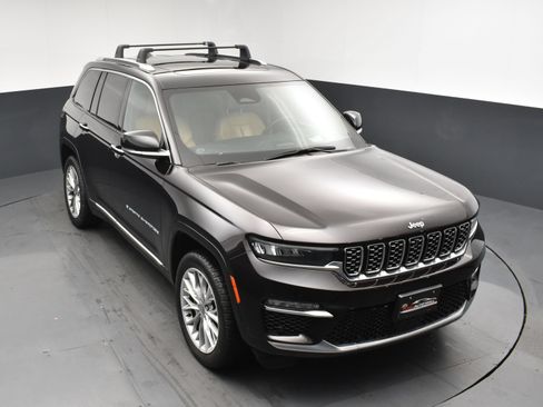 Used 2022 Jeep Grand Cherokee Summit w/ Advanced Protech Group IV AWD/4WD image 21