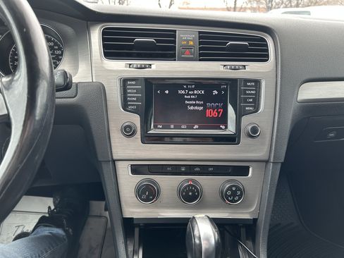 Used 2015 Volkswagen Golf TDI S image 19