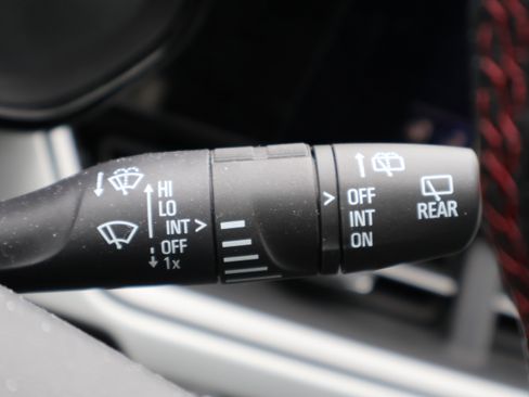 Used 2025 Chevrolet Trax RS w/ Sunroof Package image 36