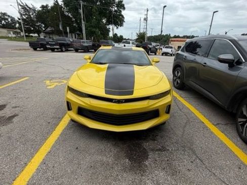 Used 2016 Chevrolet Camaro LT RWD image 2