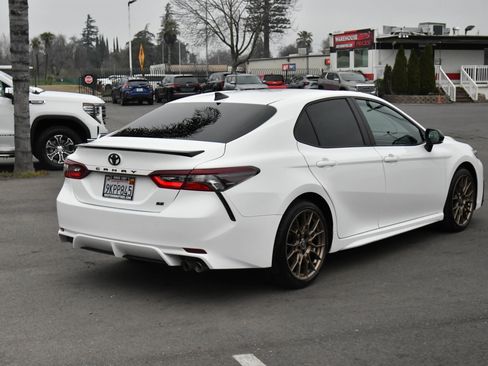 Used 2024 Toyota Camry SE w/ Convenience Package image 8