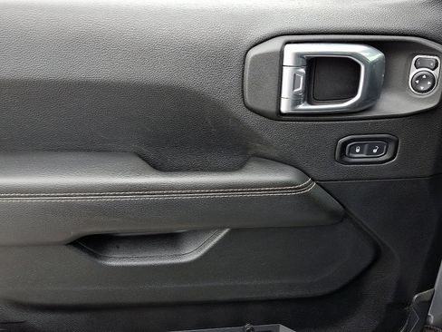 Used 2021 Jeep Wrangler Unlimited Sahara image 13