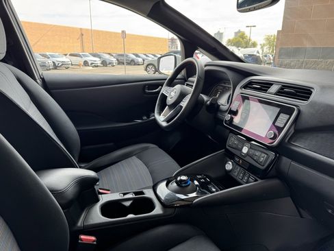 Used 2021 Nissan Leaf SV w/ SV Technology Package image 40