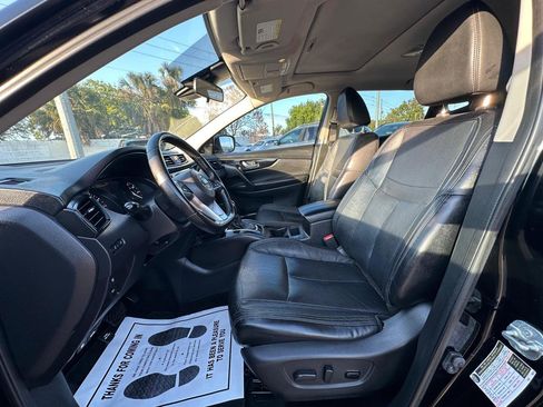 Used 2017 Nissan Rogue Sport SL w/ SL Premium Package image 9