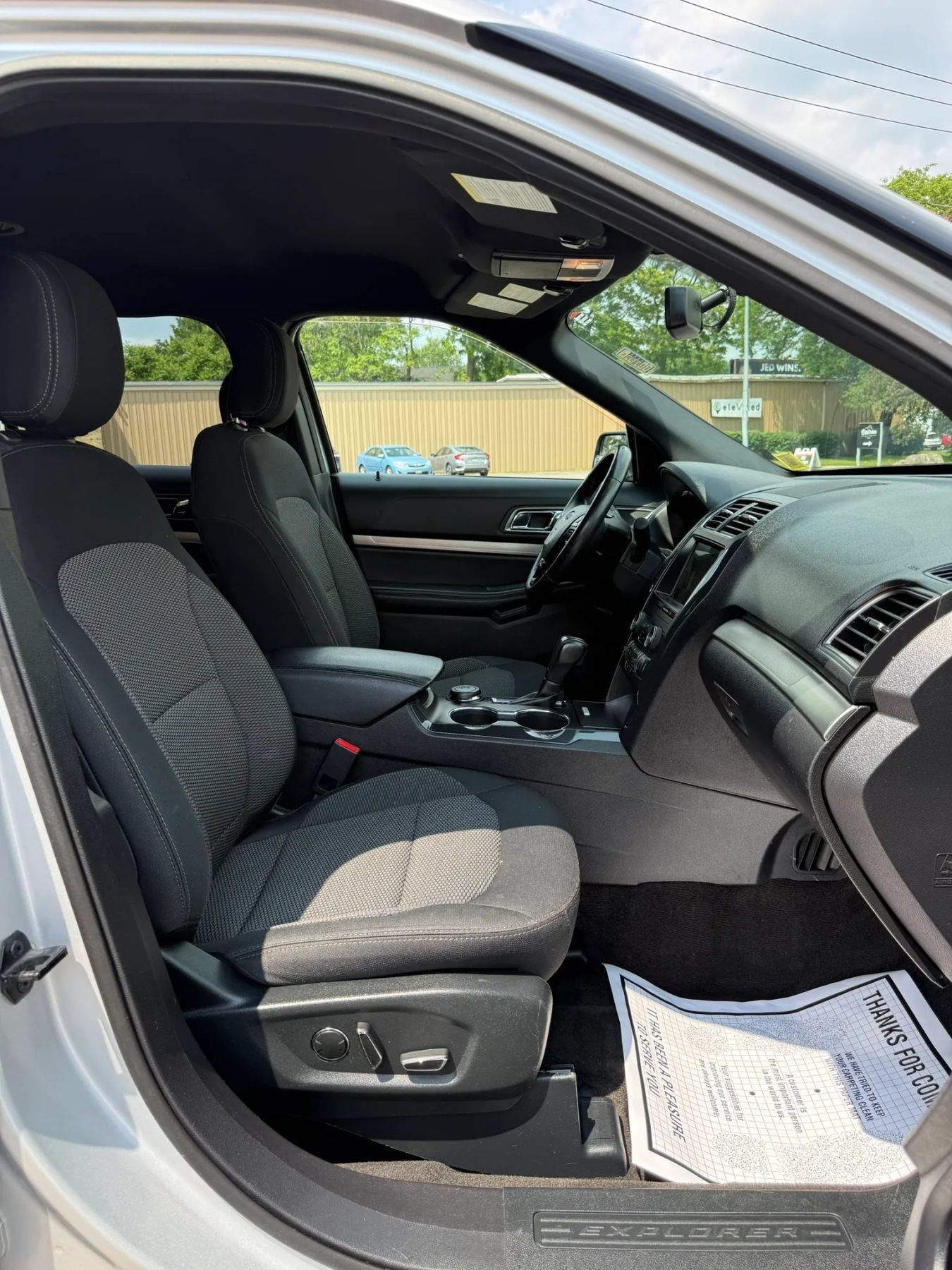 Used 2018 Ford Explorer XLT w/ Equipment Group 201A AWD/4WD image 18