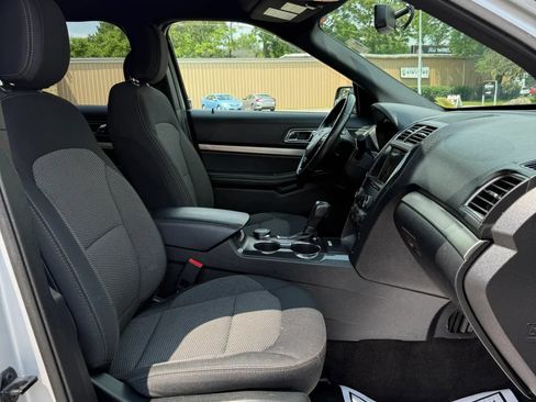 Used 2018 Ford Explorer XLT w/ Equipment Group 201A AWD/4WD image 18