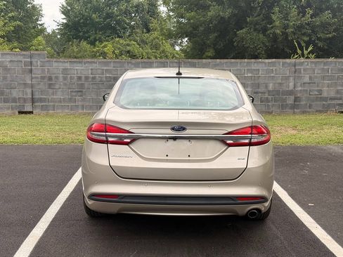 Used 2017 Ford Fusion SE w/ Fusion SE Technology Package FWD image 6